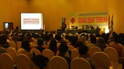 UN Tampil beda pada acara Wisuda Angkatan XVII tahun 2014