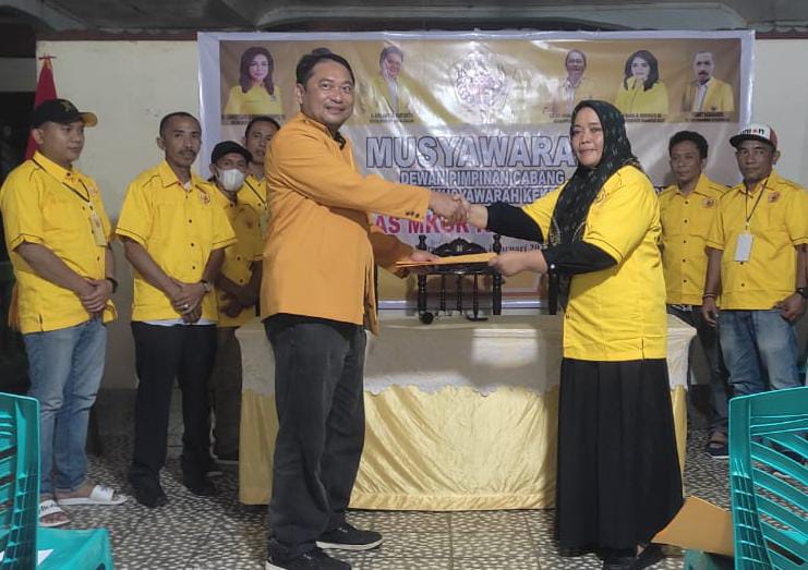 Hj.Eka Sartika Mashoeri.S.Pt Nahkodai DPC Ormas MKGR Kota Kotamobagu